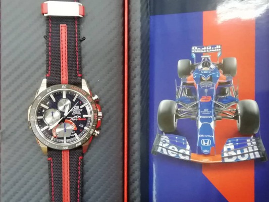 【EDIFICE】新型の薄型EQB-1000を使ったTORO ROSSOモデル